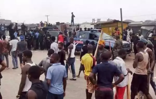 Violence Erupt, Houses Burnt After Man is Stabbed to Death by Military Recruit Over N50 Loaf of Bread